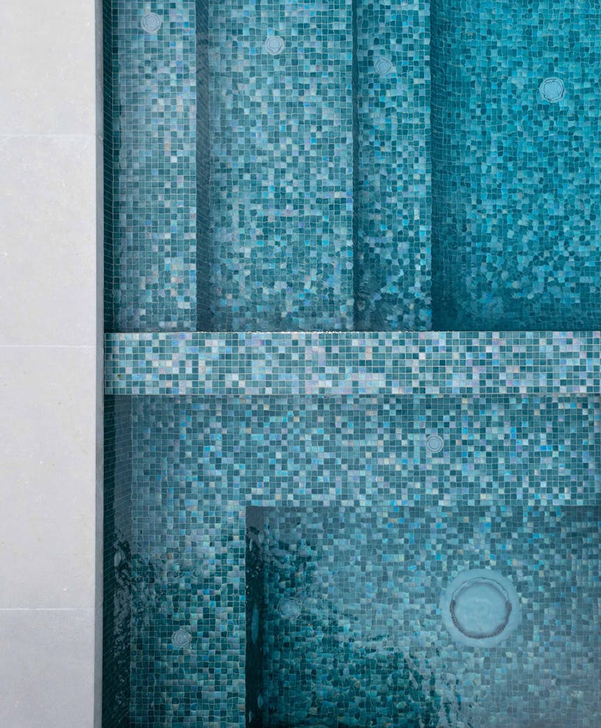 How to Choose the Right Pool Tiles