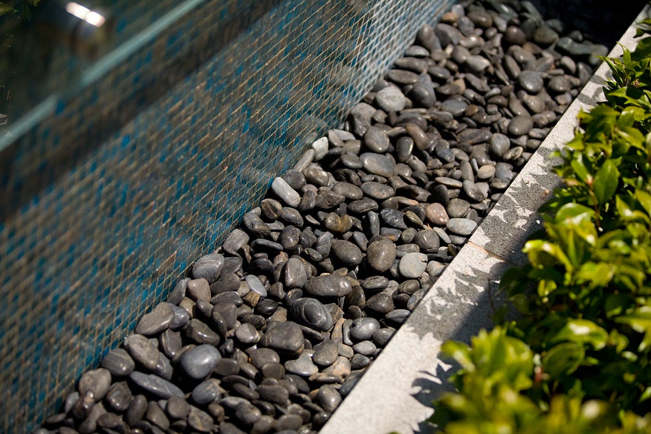 Blog hero-article-images 10-creative-ways-use-pebbles-landscaping-1