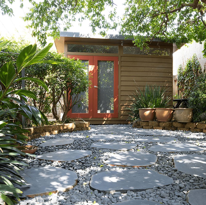 Blog hero-article-images advantages-of-natural-stone-stepping-stones