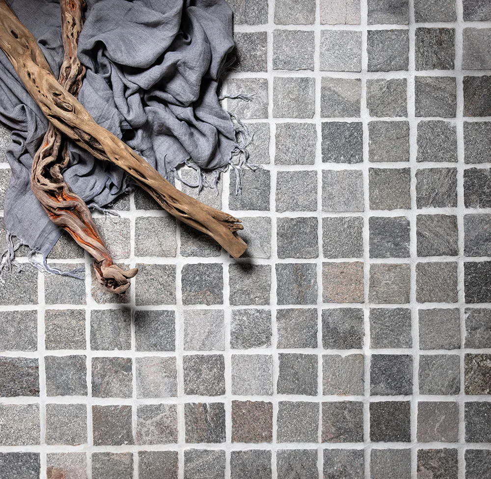 Cobblestones Hero pilvi-quartz-cobblestones-on-mesh