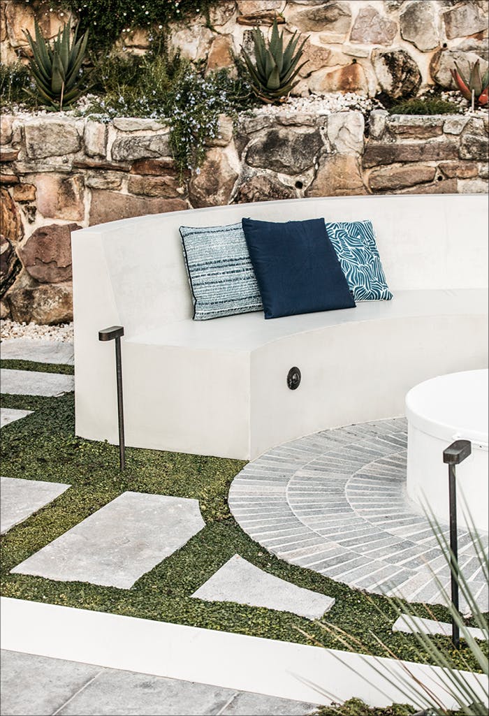 FLOOR COBBLESTONES UNIFORM-LOOSE-COBBLES PLATINA-COBBLES GALLERY-IMAGES platina-cobbles-gallery-images-700x1025-1