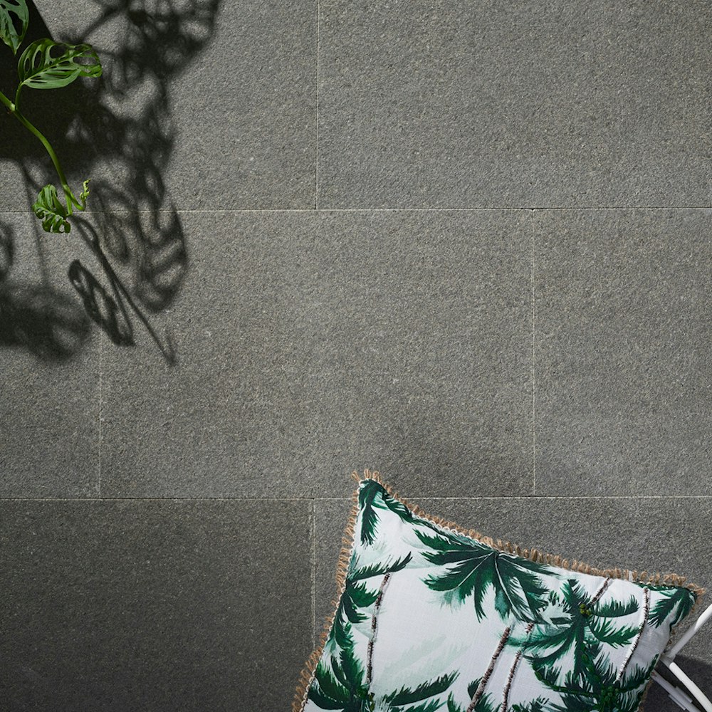 FLOOR NATURAL-STONE GRANITE CARBON Carbon-Granite-Floor-styled-1025x1025-1202243