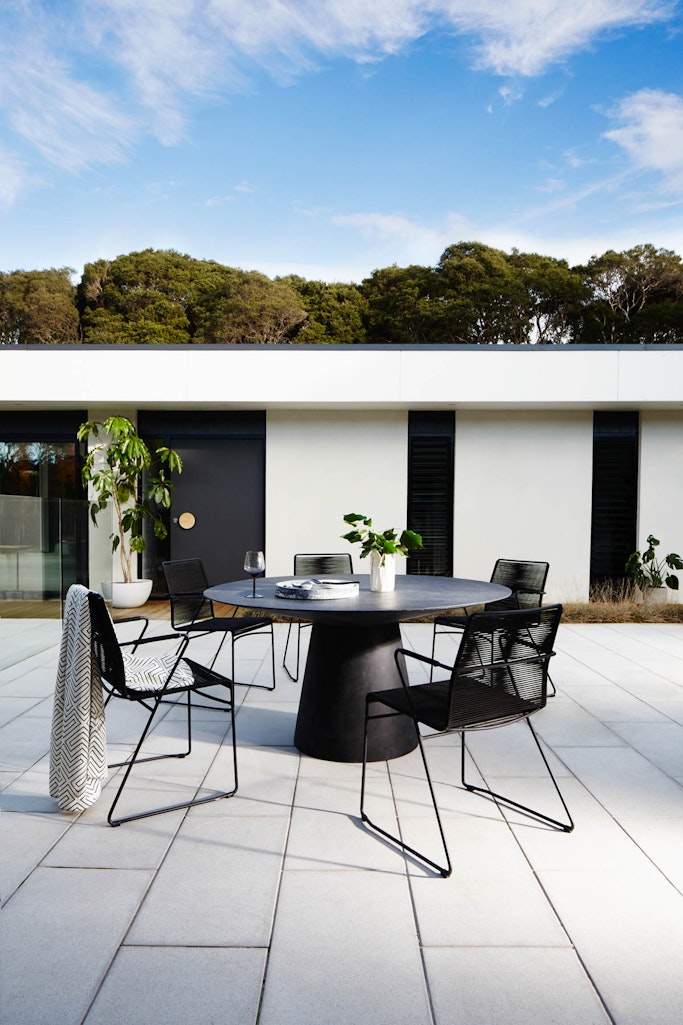 Globewest online dining table