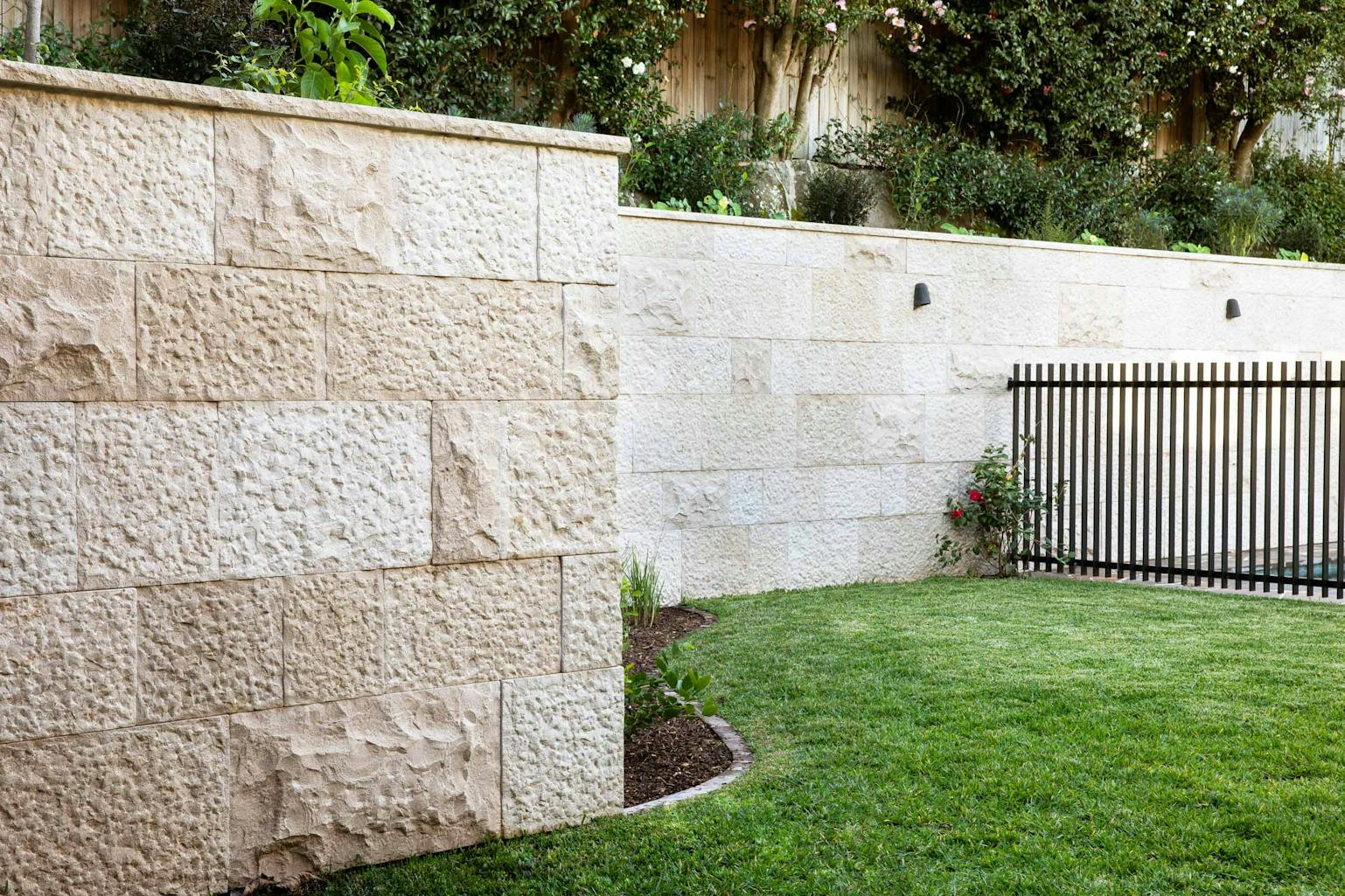 Wall-Cladding-and-Stacked-Stones Gallery calcario-03