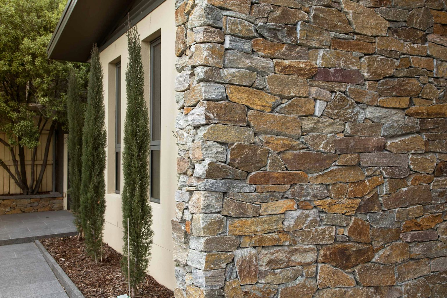 Wall-Cladding-and-Stacked-Stones Gallery cottage-02