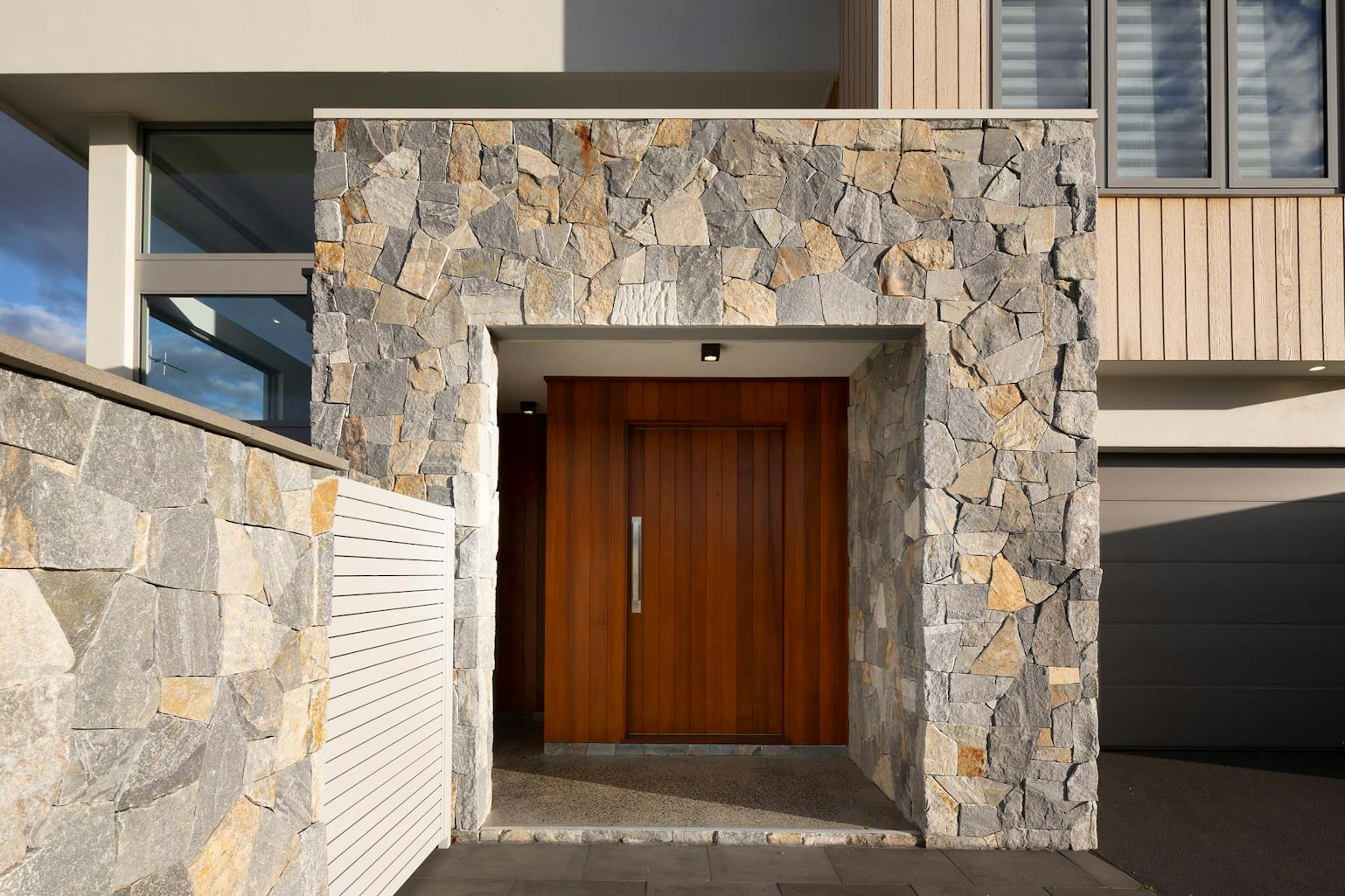 Wall-Cladding-and-Stacked-Stones Gallery peak-03