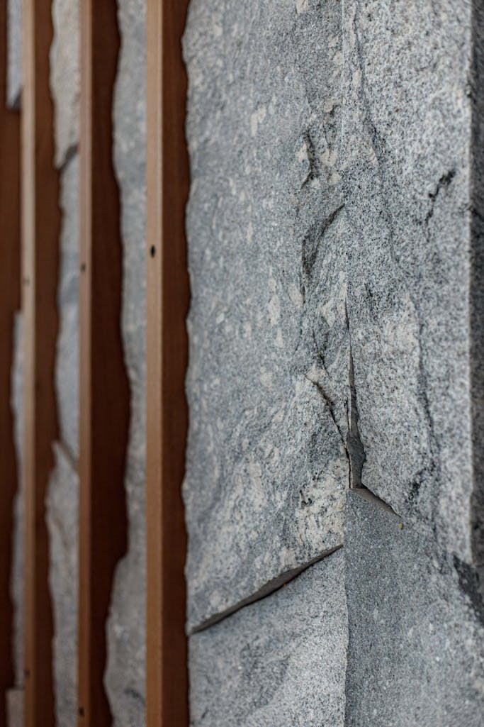 Artisan Exterior | Preikestolen Vertical Stone Wall Cladding